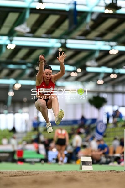 Athletin beim Weitsprung