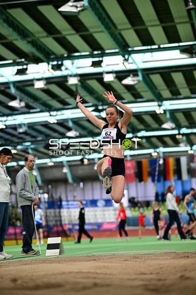 Weitsprung im Glaspalast