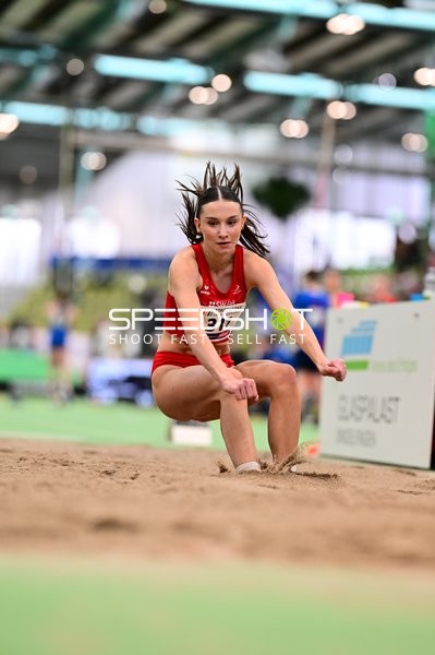 Weitsprung im Glaspalast