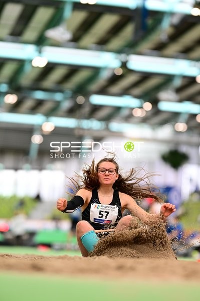 Weitsprung mit Startnummer 57