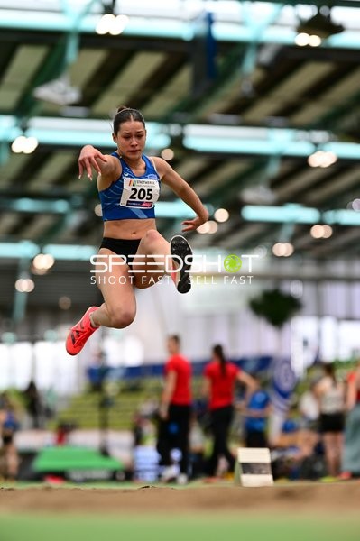 Weitsprung im Glaspalast