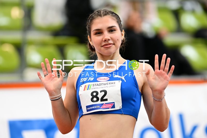 Athletin mit Startnummer 82 im Glaspalast