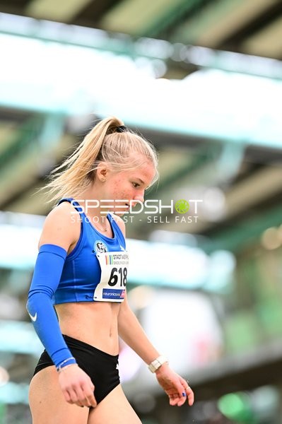 Athletin mit Startnummer 618 im Glaspalast