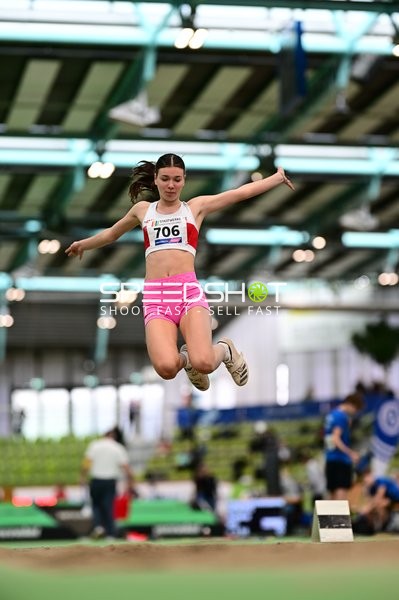 Startnummer 706 beim Weitsprung