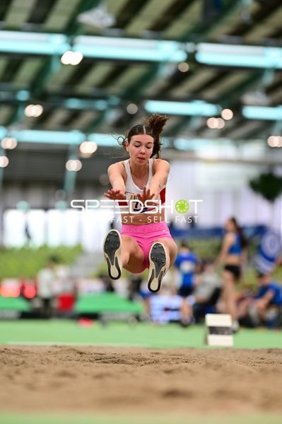 Weitsprung im Glaspalast