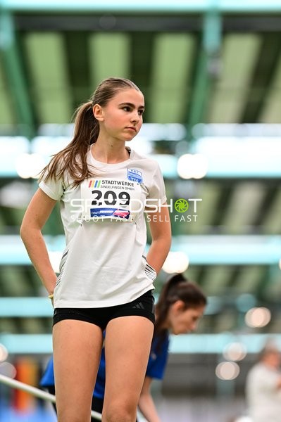 Athletin mit Startnummer 209 im Glaspalast