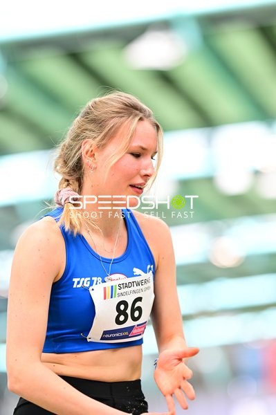 Athletin mit Startnummer 86 im Glaspalast