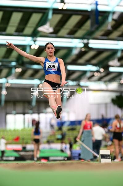 Weitsprung im Glaspalast