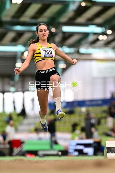 Athletin beim Weitsprung