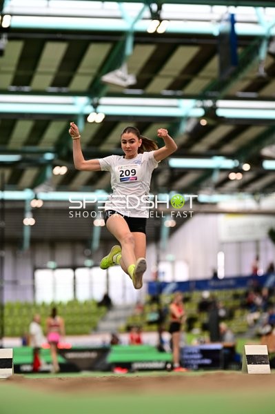 Weitsprung im Glaspalast