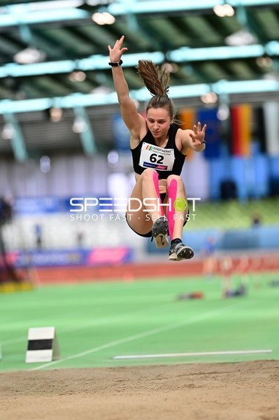 Weitsprung im Glaspalast