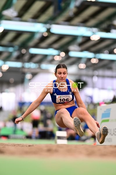 Weitsprung mit Nummer 106