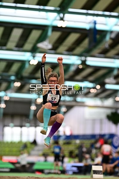 Startnummer 57 beim Weitsprung