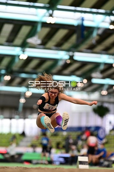 Weitsprung im Glaspalast