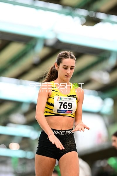 Athletin mit Startnummer 769 im Glaspalast