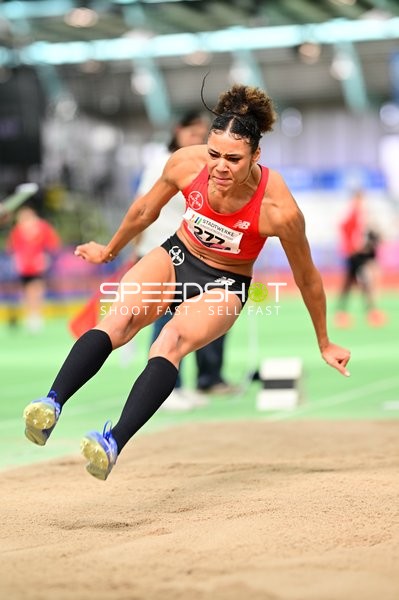 Athletin beim Weitsprung