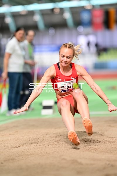 Weitsprung im Glaspalast