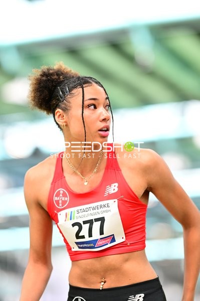 Athletin mit Startnummer 277 in Aktion