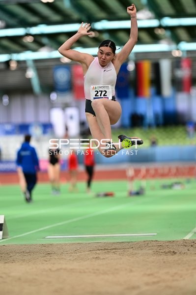 Weitsprung im Glaspalast