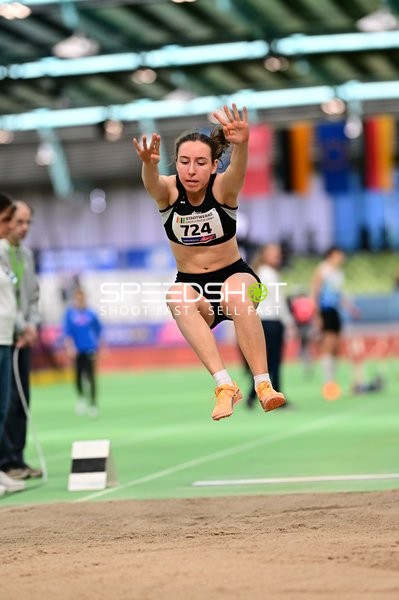 Startnummer 724 beim Weitsprung