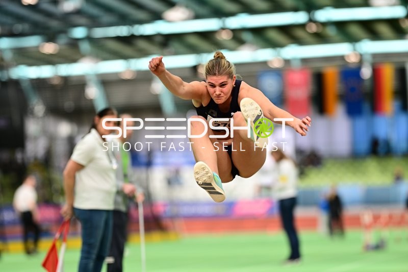 Weitsprung im Glaspalast