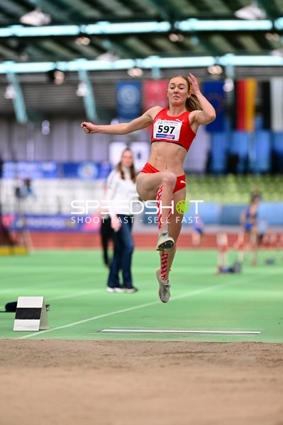 Athletin beim Weitsprung