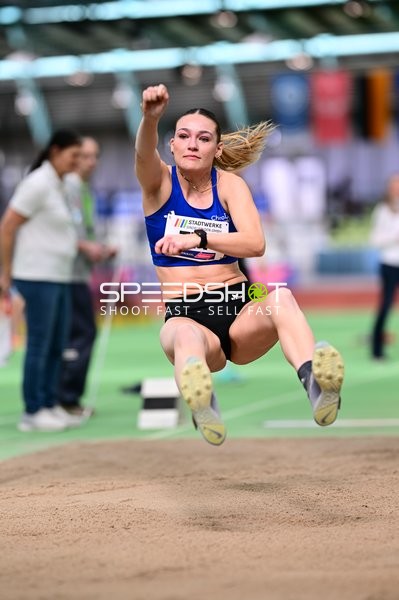 Weitsprung im Glaspalast