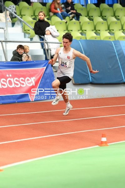 Athlet mit Startnummer 356 in Aktion