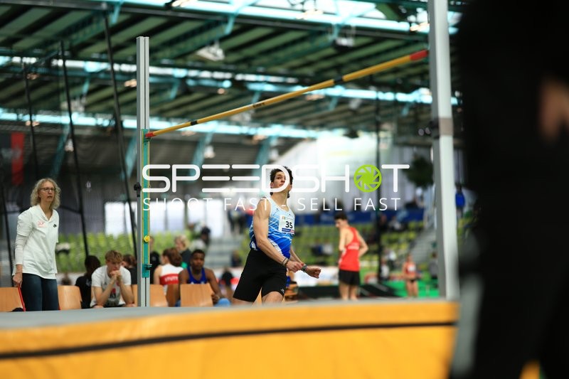 Startnummer 35 beim Hochsprung