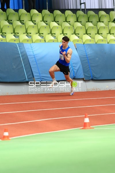 Athlet mit Startnummer 837 im Glaspalast