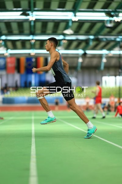 Athlet sprintet im Glaspalast