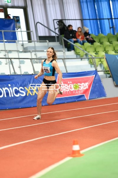 Athletin beim Weitsprung