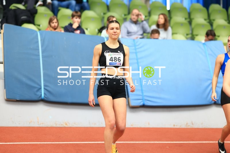 Athletin mit Startnummer 486 im Glaspalast