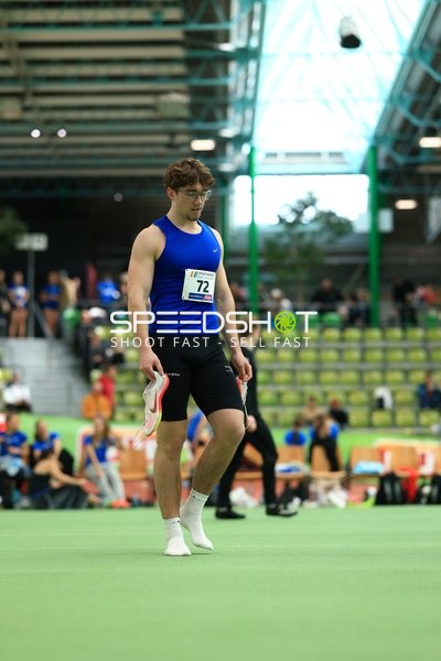 Athlet mit Startnummer 72 im Glaspalast