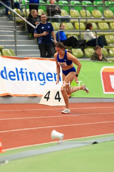 Athletin beim Weitsprung