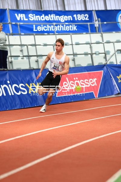 Athlet mit Startnummer 365 im Glaspalast