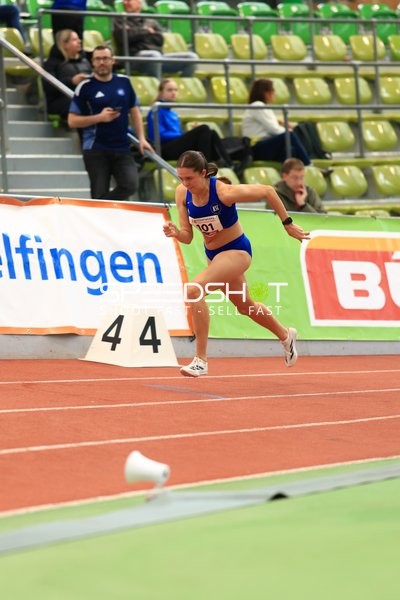 Weitsprung im Glaspalast