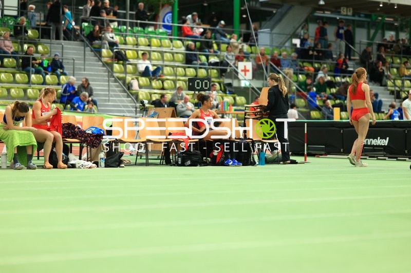 Athletinnen im Glaspalast Sindelfingen