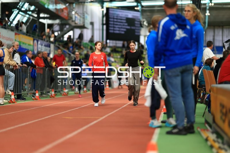 Athletinnen beim Aufwärmen