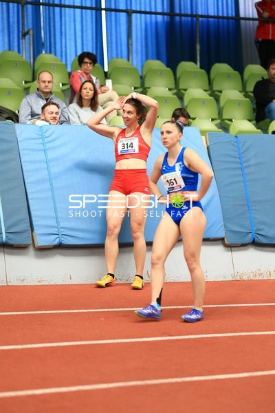 Athletinnen mit Startnummern 314 und 161 im Glaspalast