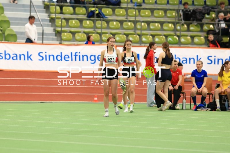 Athletinnen mit Startnummern 697 und 157