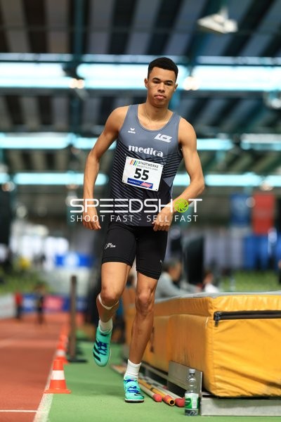 Athlet mit Startnummer 55 in Aktion