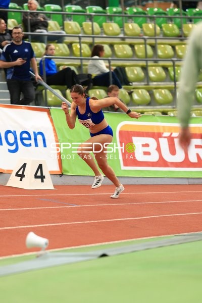 Athletin beim Weitsprung