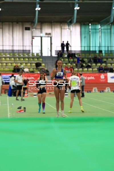 Athletinnen mit Startnummern 68 und 57