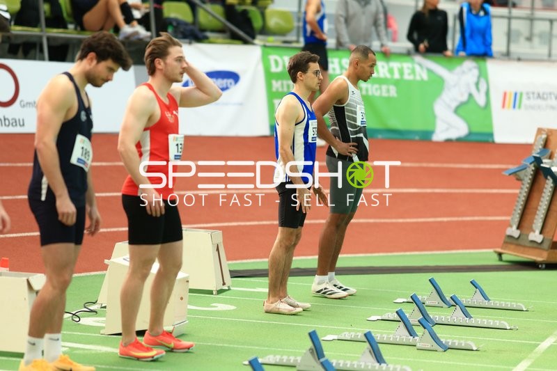 Athleten am Startblock im Glaspalast