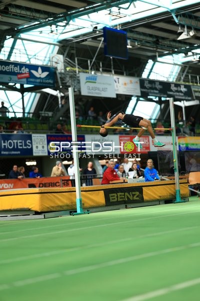 Stabhochsprung im Glaspalast