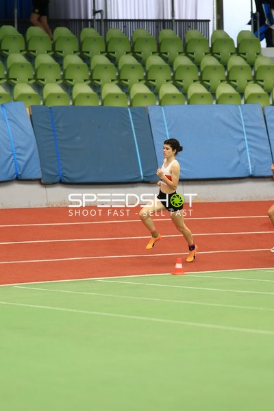 Athletin beim Aufwärmen