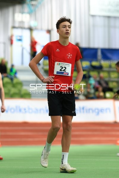 Athlet mit Startnummer 22 im Glaspalast