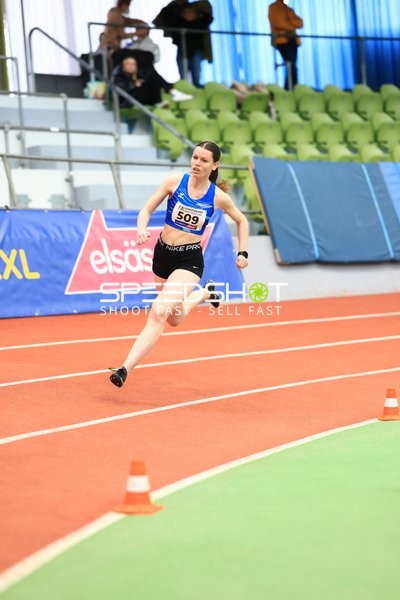 Athletin mit Startnummer 509 in Aktion