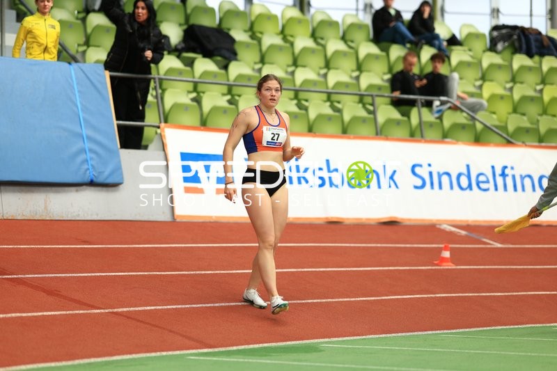 Athletin mit Startnummer 27